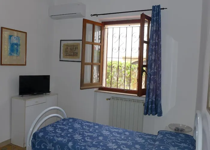 Elisa Oda ve Kahvaltı Quartu SantʼElena