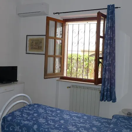 Elisa Bed & Breakfast Quartu SantʼElena